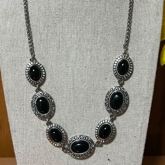 NWT Scroll by Dillard’s Reversible Elegant Black & Silver Necklace #J3 - Picture 2 of 9